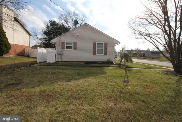 $335,000 | 300 Cressmont Avenue, Blackwood, NJ 08012