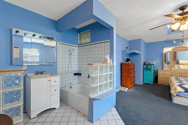 a view of kitchen with washer and dryer