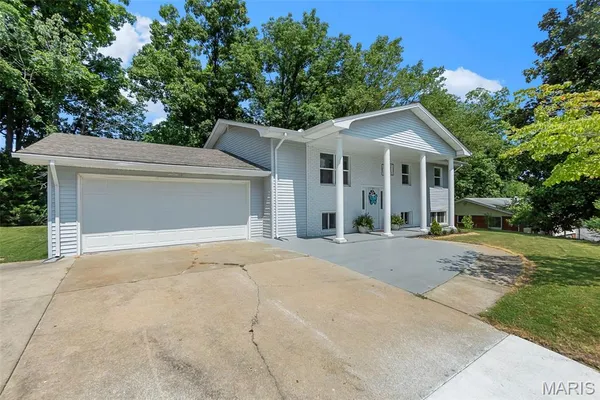 $300,000 | 1912 Perryville Road, Cape Girardeau, MO 63701