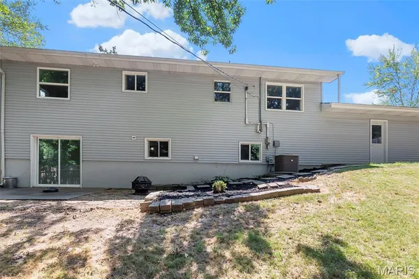 $300,000 | 1912 Perryville Road, Cape Girardeau, MO 63701