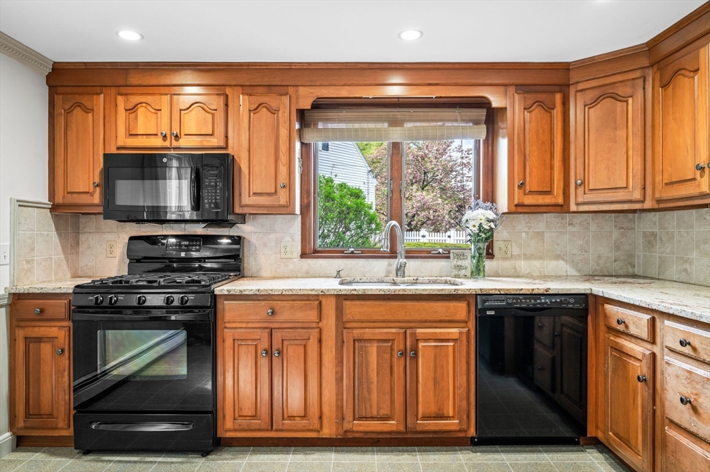 9 Swansea Road Wakefield, MA 01880 - Photo 8 of 30 Gallery Image 8