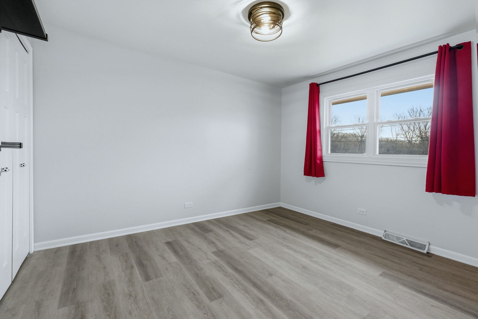 28-w032 Roosevelt Road Winfield, IL 60190 - Photo 13 of 35 an empty room with a window