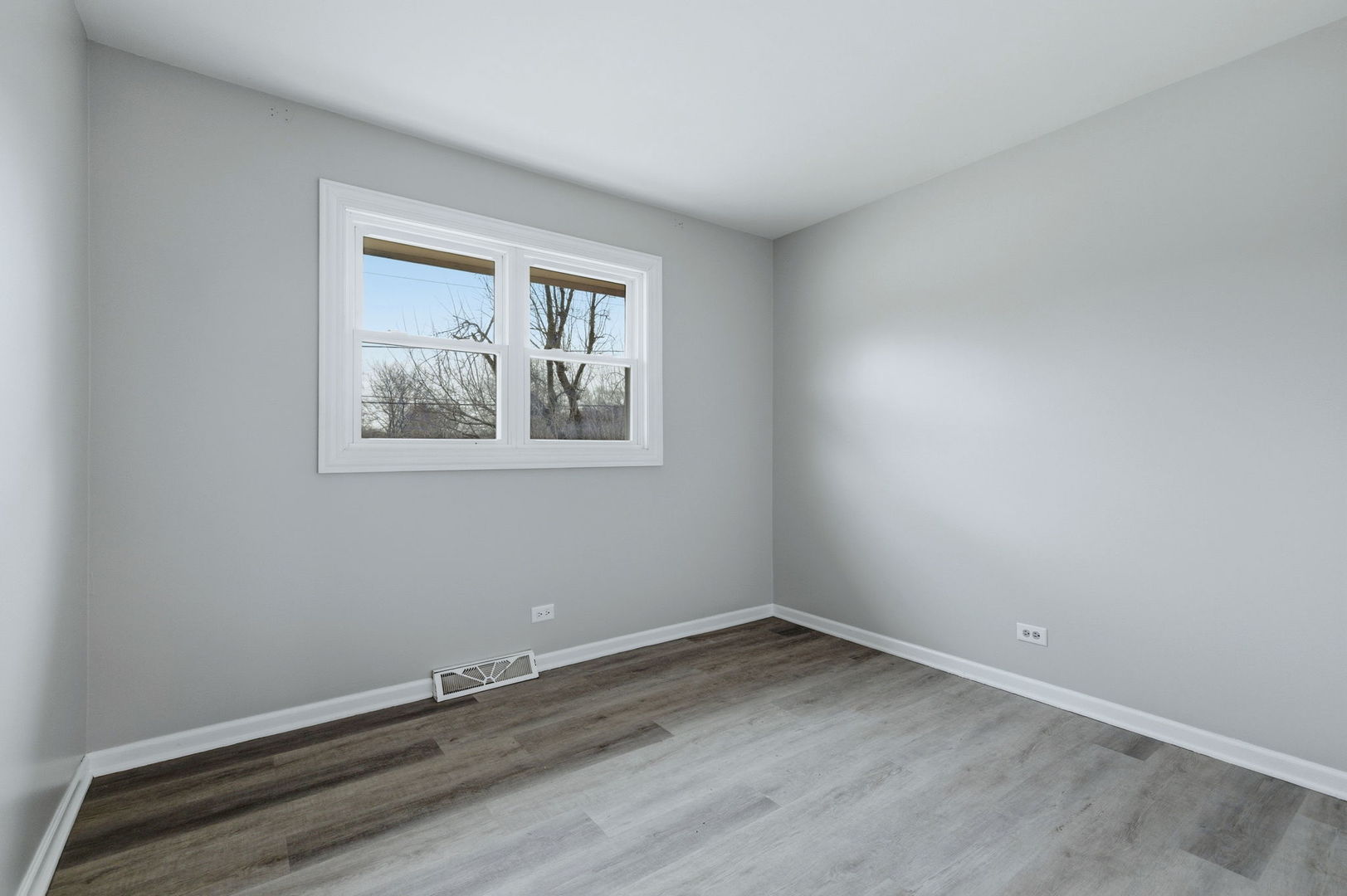 28-w032 Roosevelt Road Winfield, IL 60190 - Photo 14 of 35 a room with a window