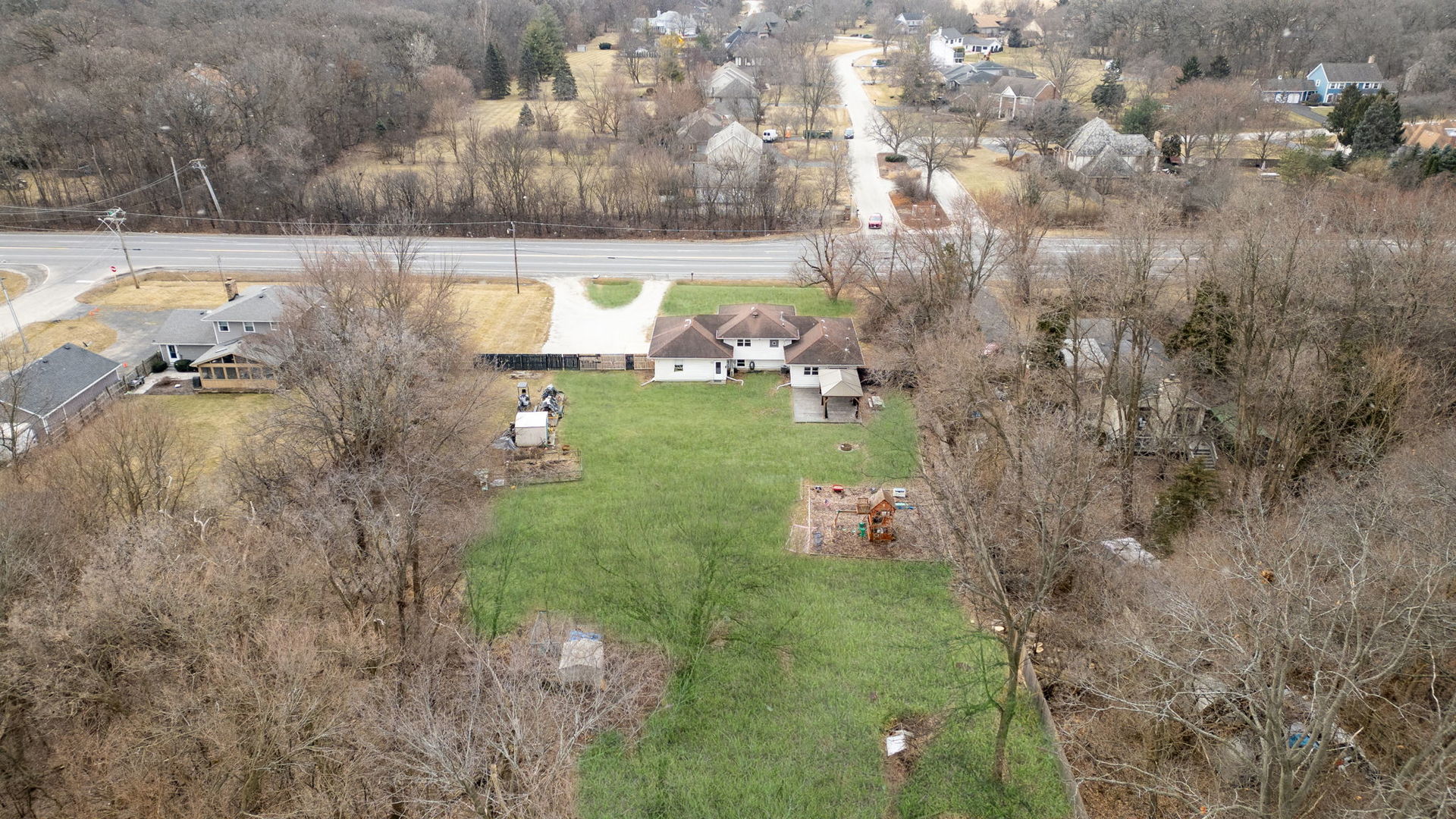 28-w032 Roosevelt Road Winfield, IL 60190 - Photo 29 of 35 a backyard of a house with lots of green space