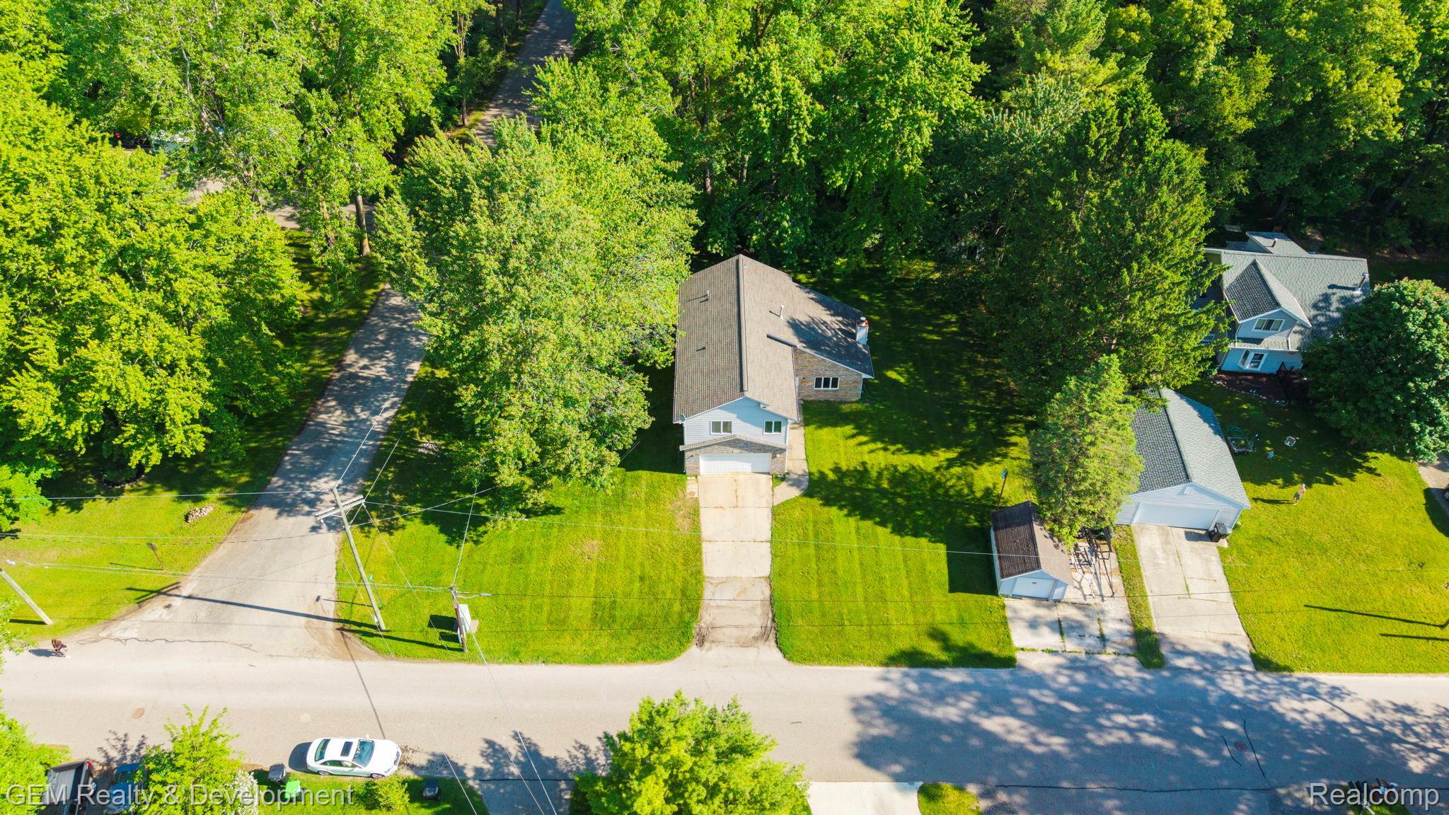 1111 Sarah Pinckney, MI 48169 - Photo 28 of 38 3-web-or-mls-1111 Sarah - Aerial (3 of 10).jpg