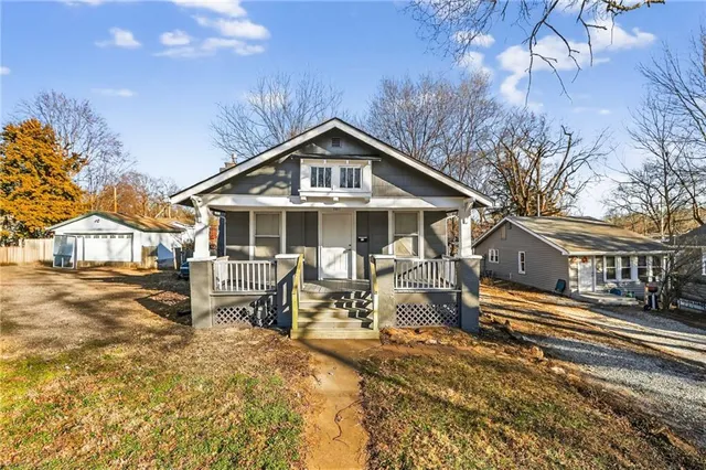 $195,000 | 1915 South Overton Avenue, Independence, MO 64052