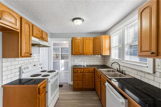 $195,000 | 1915 South Overton Avenue, Independence, MO 64052