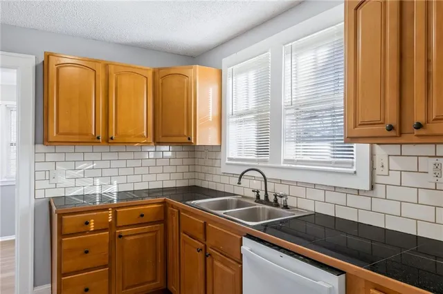 $195,000 | 1915 South Overton Avenue, Independence, MO 64052