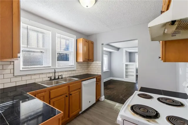 $195,000 | 1915 South Overton Avenue, Independence, MO 64052