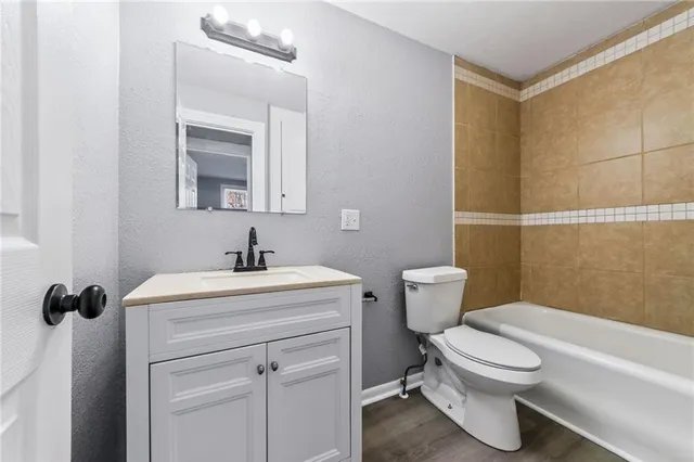 $195,000 | 1915 South Overton Avenue, Independence, MO 64052