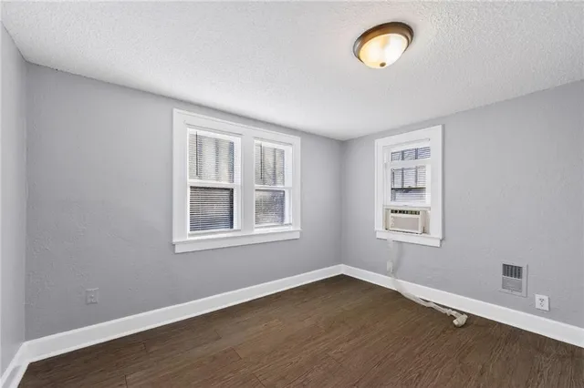 $195,000 | 1915 South Overton Avenue, Independence, MO 64052