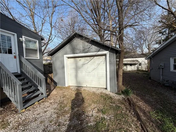 $175,000 | 1915 South Overton Avenue, Independence, MO 64052