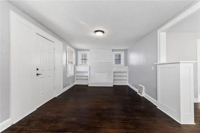 $195,000 | 1915 South Overton Avenue, Independence, MO 64052