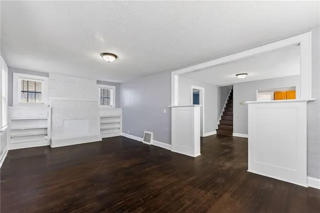 $195,000 | 1915 South Overton Avenue, Independence, MO 64052