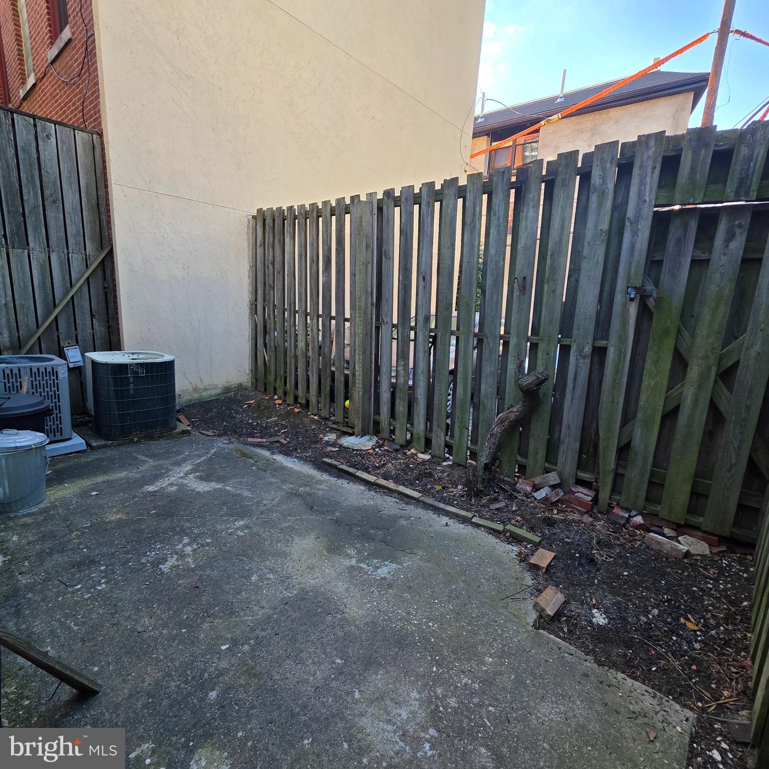 740 East Passyunk Avenue, Unit A Philadelphia, PA 19147 - Photo 10 of 20 a view of a backyard with potted plants