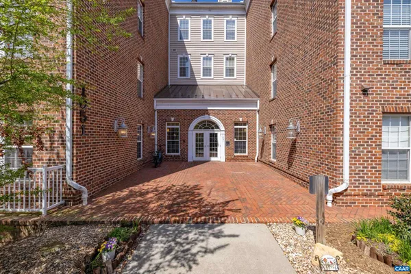 $299,900 | 1051 Glenwood Station Lane, Unit 102, Charlottesville, VA 22901