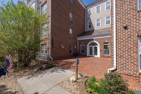 $299,900 | 1051 Glenwood Station Lane, Unit 102, Charlottesville, VA 22901