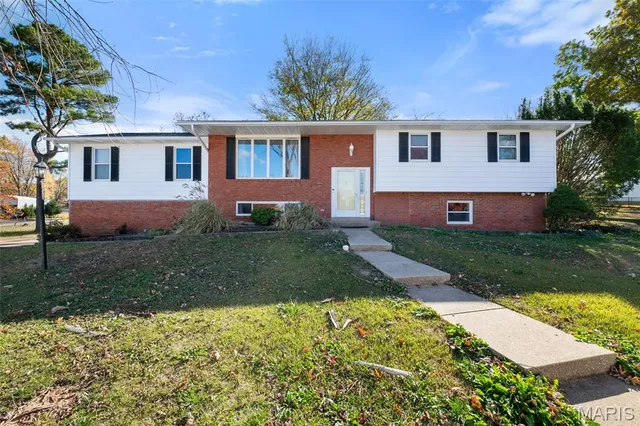 $345,000 | 3644 Crestview Drive, Hillsboro, MO 63050