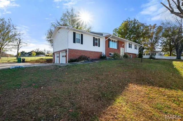 $345,000 | 3644 Crestview Drive, Hillsboro, MO 63050