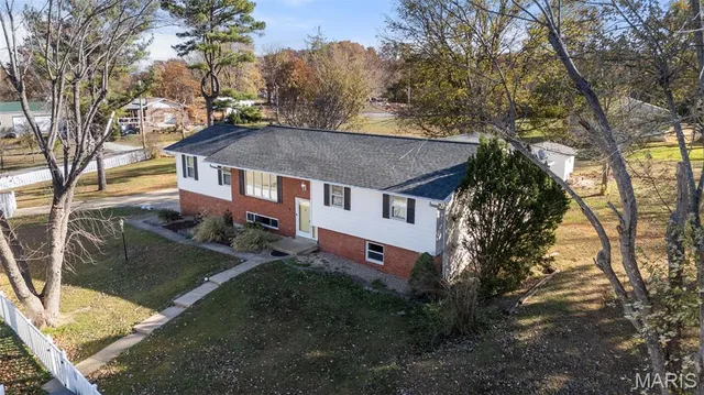 $345,000 | 3644 Crestview Drive, Hillsboro, MO 63050