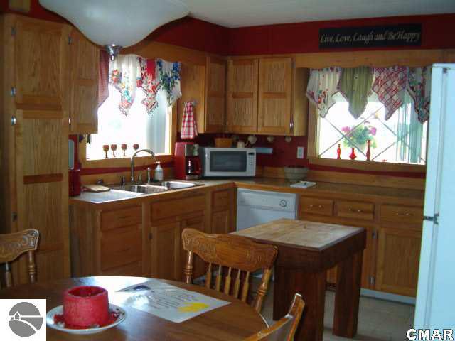 8260 North Isabella Road Clare, MI 48617 - Photo 3 of 17 1772866-2.JPG