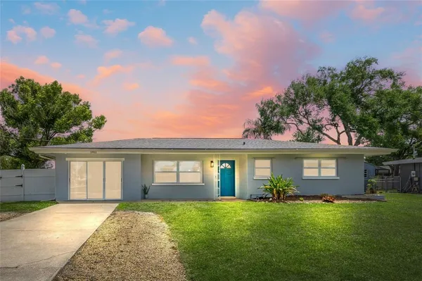 a view of a house with a backyard