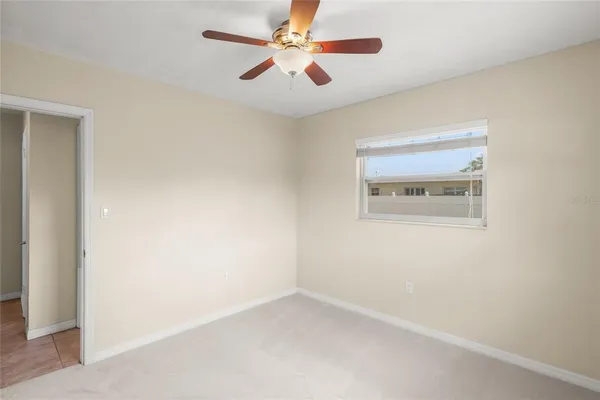 a room with painting and a ceiling fan