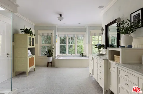 $19,995,000 | 2041 Mandeville Canyon Road, Los Angeles, CA 90049