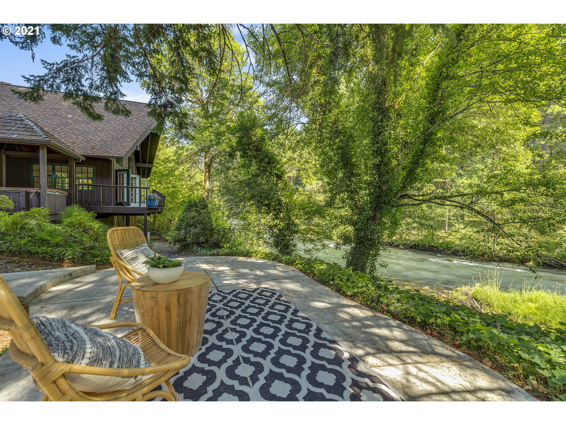 10 Riverside Drive White Salmon, WA 98672 - Photo 1 of 32 Gallery Image 1