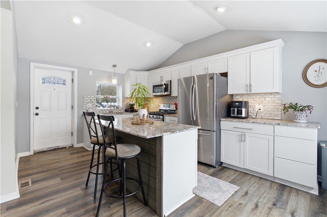 1647 Salt Road Penfield, NY 14526 - Photo 3 of 36