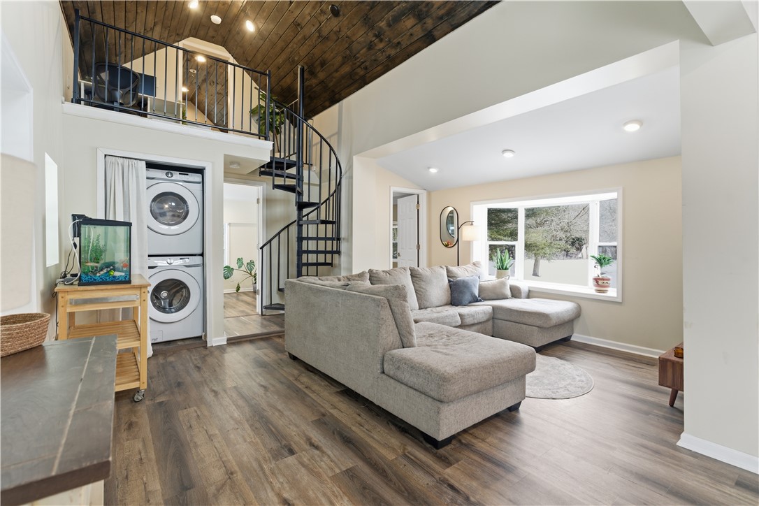 1647 Salt Road Penfield, NY 14526 - Photo 7 of 36