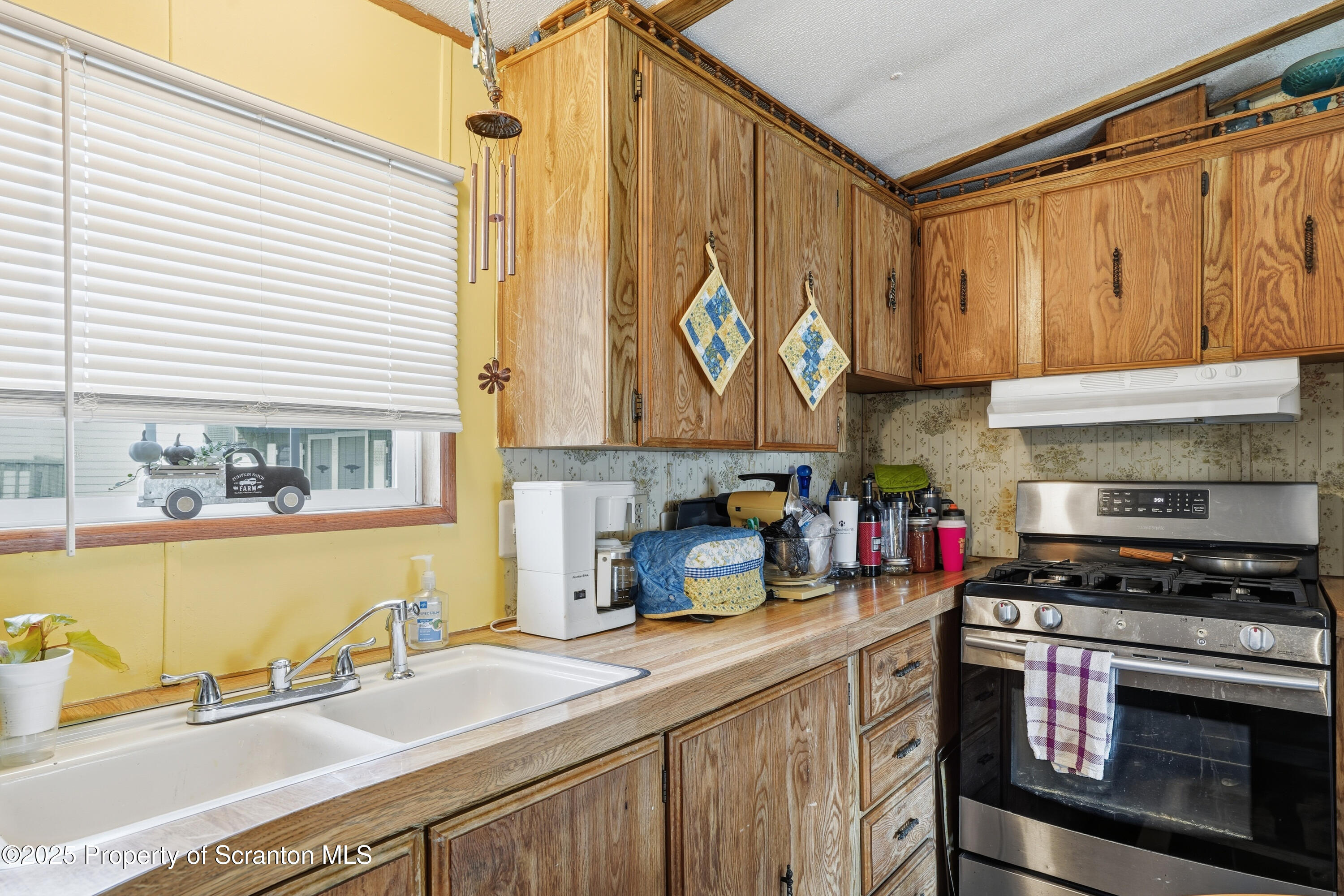 320 North Third Street Avoca, PA 18641 - Photo 4 of 25 Kitchen