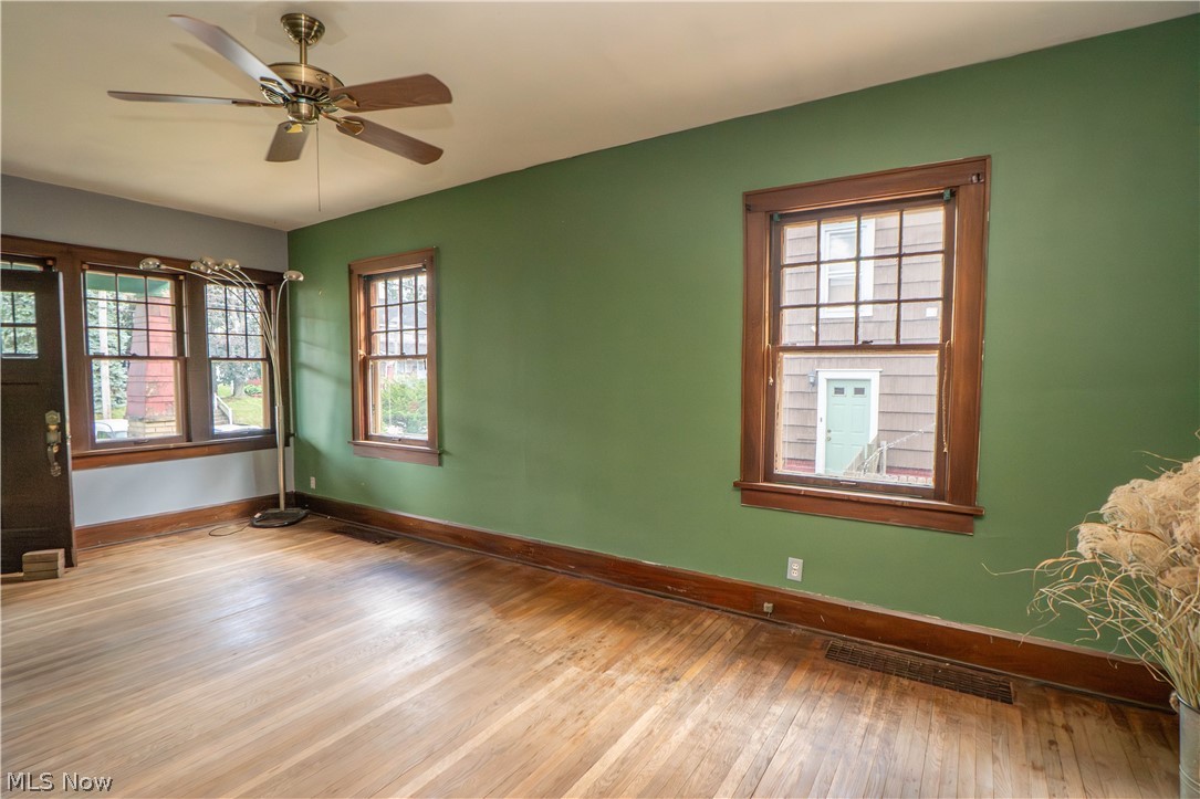 1131 Broad Avenue Northwest Canton, OH 44708 - Photo 5 of 25