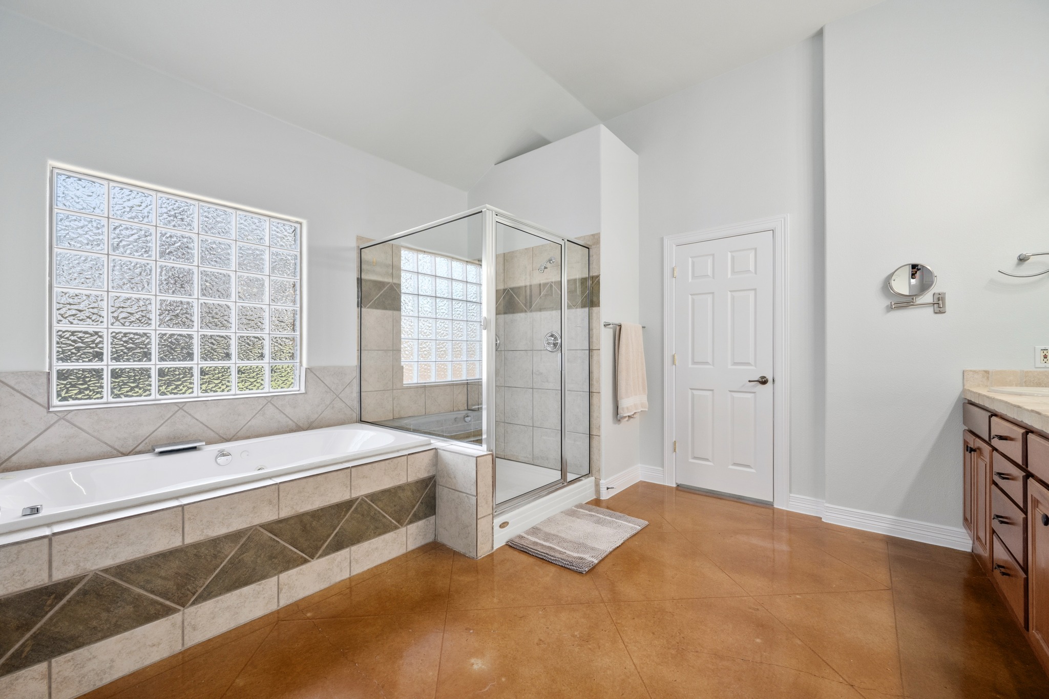 531 Leanna Oaks Loop Manchaca, TX 78652 - Photo 16 of 30 Primary bath with 2 walk in closets