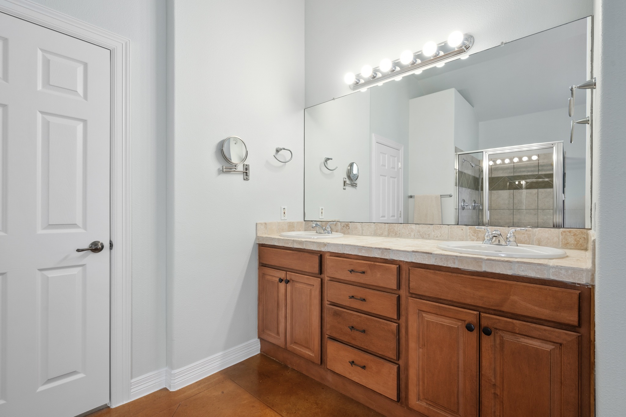 531 Leanna Oaks Loop Manchaca, TX 78652 - Photo 17 of 30 Primary bath with double vanity