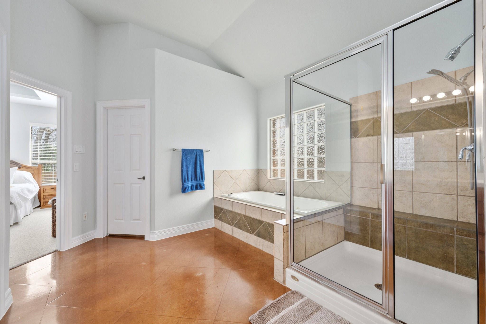 531 Leanna Oaks Loop Manchaca, TX 78652 - Photo 18 of 30 Primary bath with large shower, soaking tub, and water closet