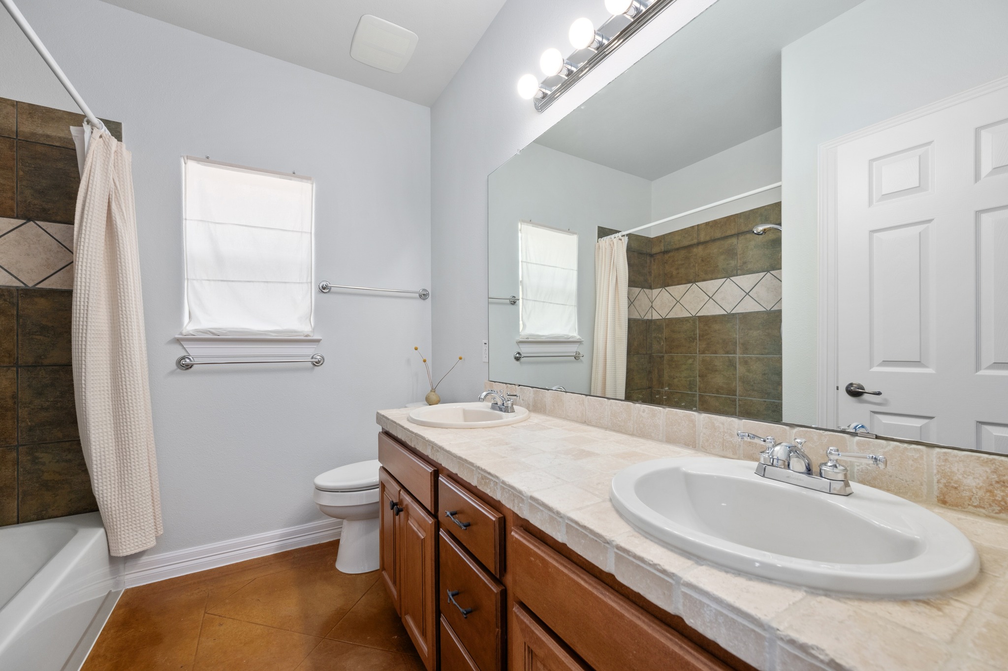 531 Leanna Oaks Loop Manchaca, TX 78652 - Photo 20 of 30 Second bath