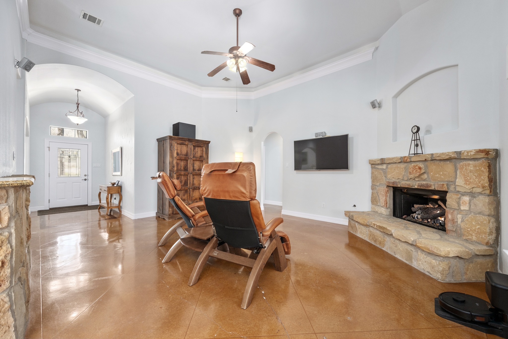 531 Leanna Oaks Loop Manchaca, TX 78652 - Photo 8 of 30 Living space with