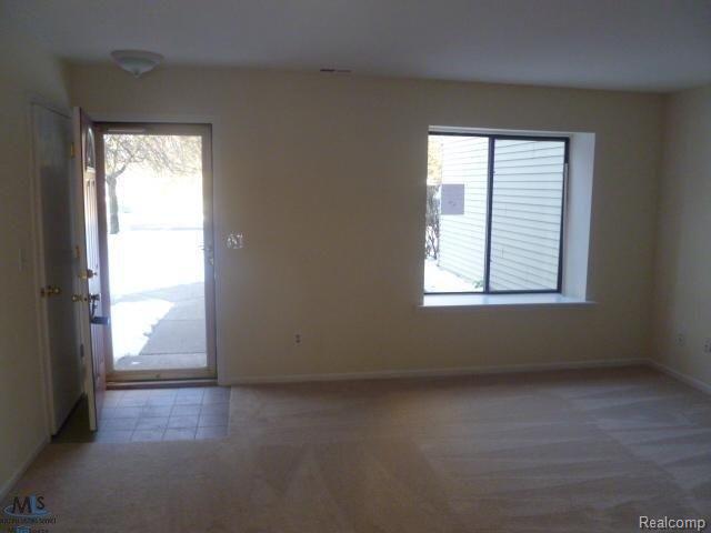 1563 Streamwood Court Rochester, MI 48307 - Photo 2 of 16 2.jpg