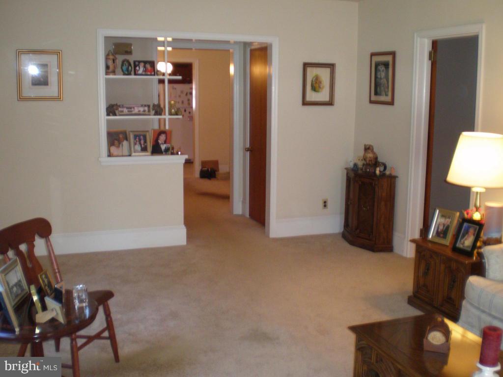 127 Oakview Road Lancaster, PA 17602 - Photo 3 of 50 Gallery Image 3