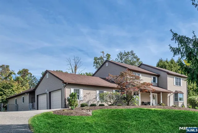 $1,400,000 | 15 Cobbler Lane, Mahwah, NJ 07430