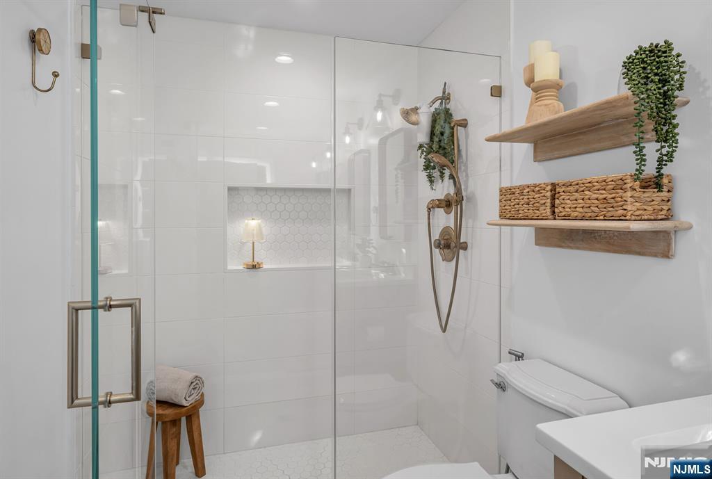 15 Cobbler Lane Mahwah, NJ 07430 - Photo 27 of 50 a bathroom with a shower