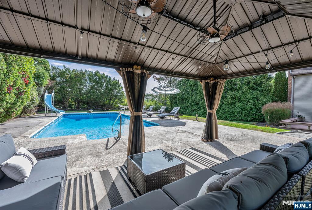 15 Cobbler Lane Mahwah, NJ 07430 - Photo 40 of 50 a view of a patio with a table chairs and a patio