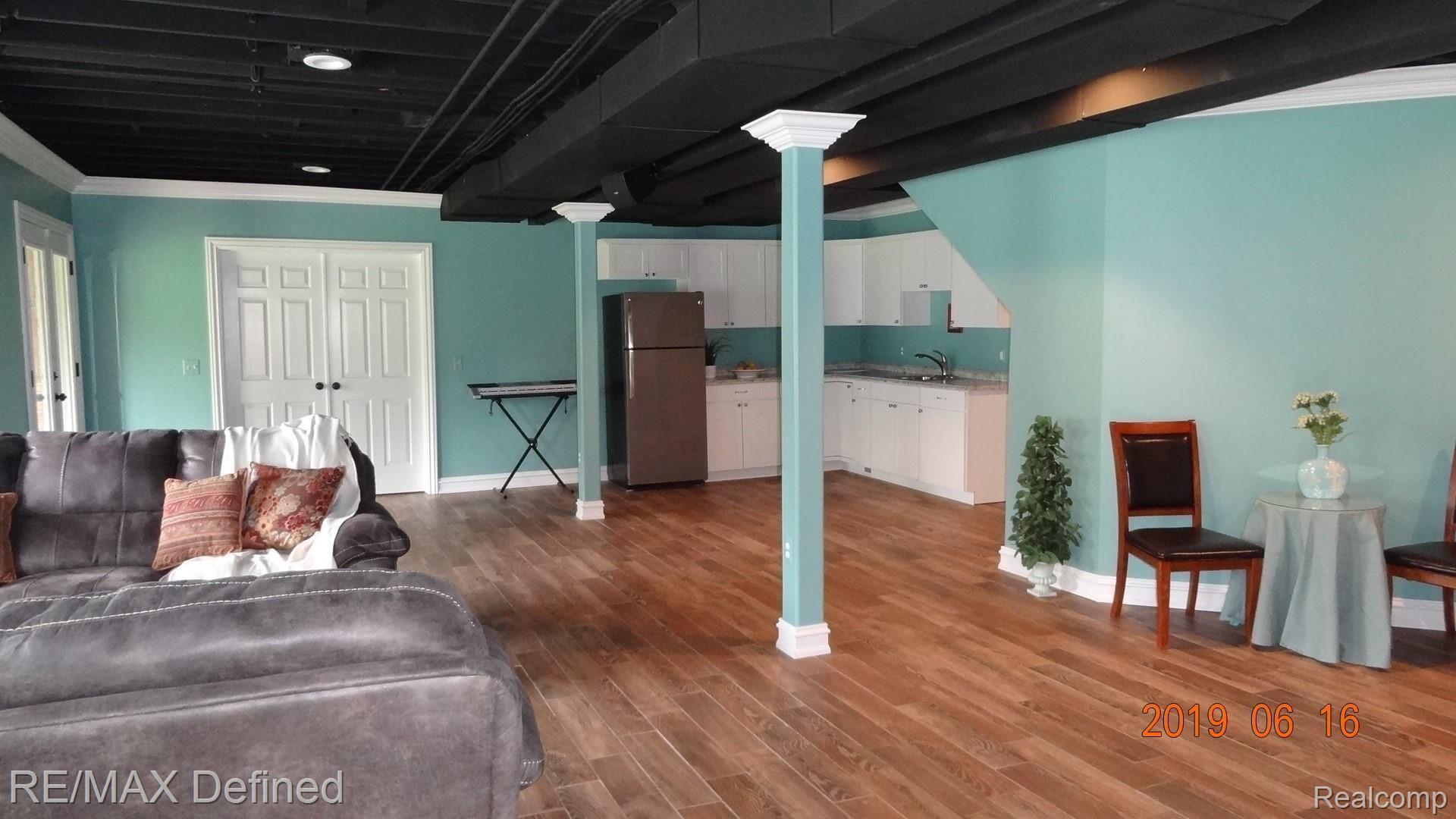 613 Springview Drive Rochester, MI 48307 - Photo 14 of 16 DSC09298.JPG