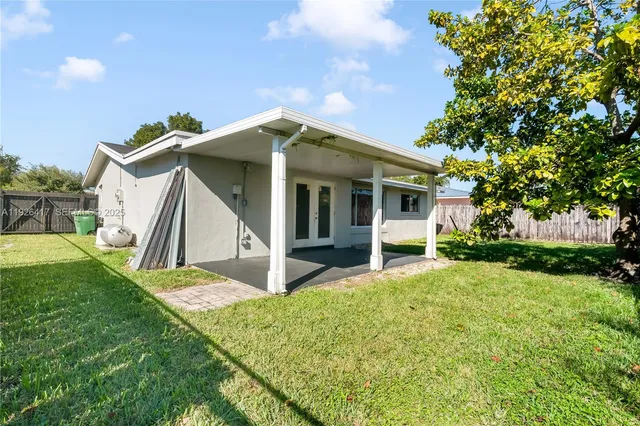 a view of a house with a backyard