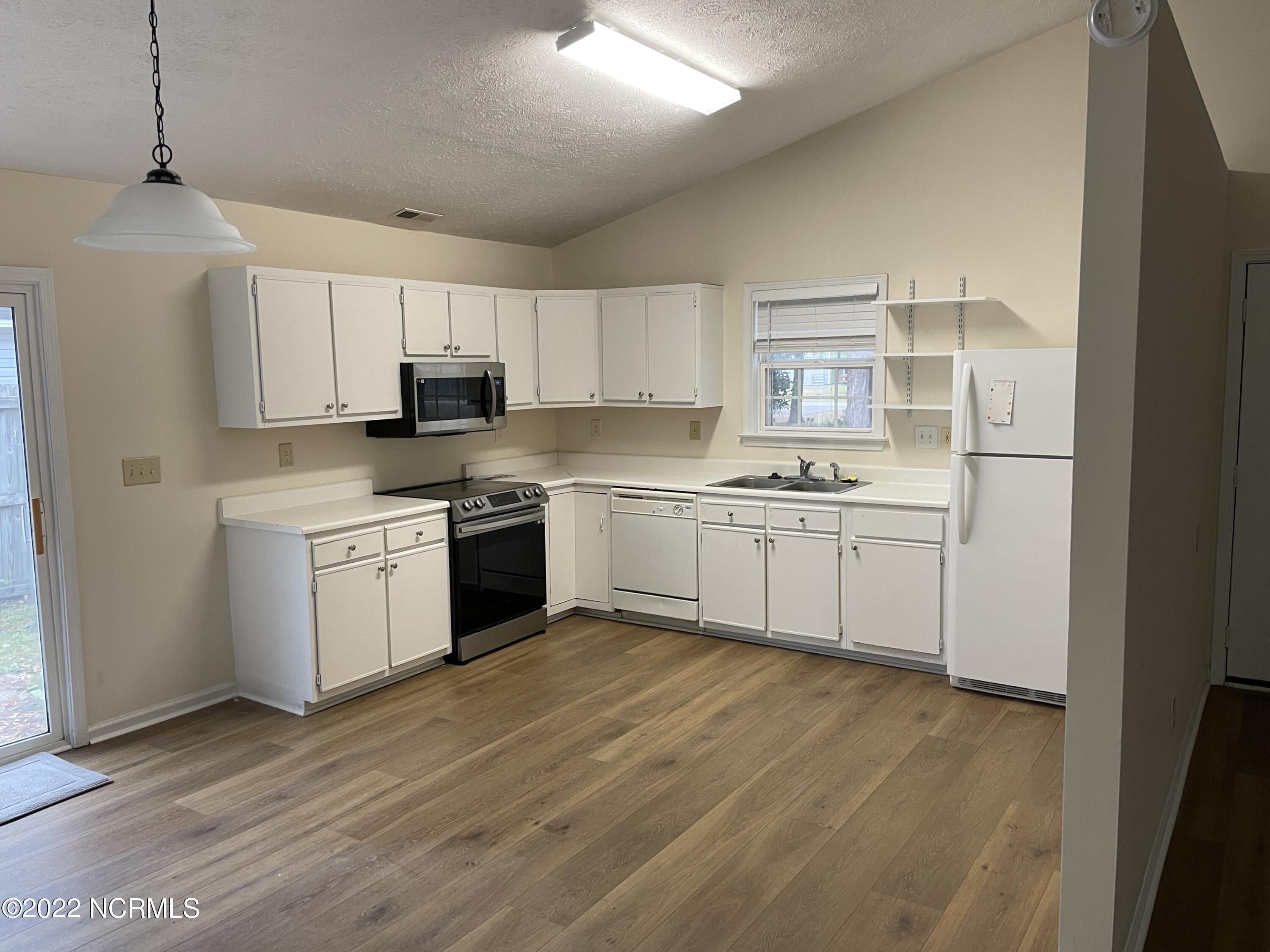 404 Beasley Road Wilmington, NC 28409 - Photo 4 of 11 IMG_8626