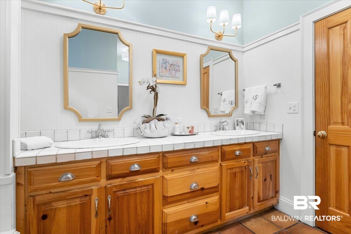 6002 Nelson Drive Fairhope, AL 36532 - Photo 18 of 37 Primary Bathroom