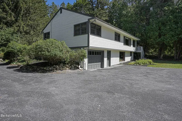$587,500 | 59 Hawthorne Street, Stockbridge, MA 01240