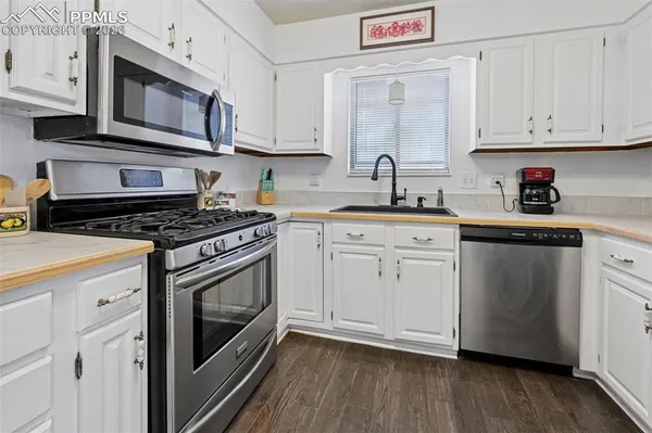 $320,000 | 903 Blue Lace Drive, Pueblo, CO 81001