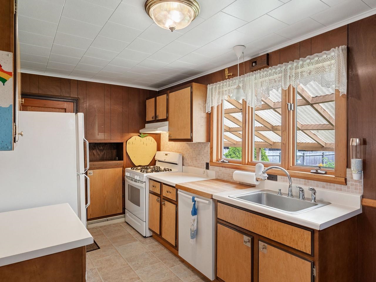 149 Woodlawn Road Burlington, VT 05408 - Photo 2 of 49